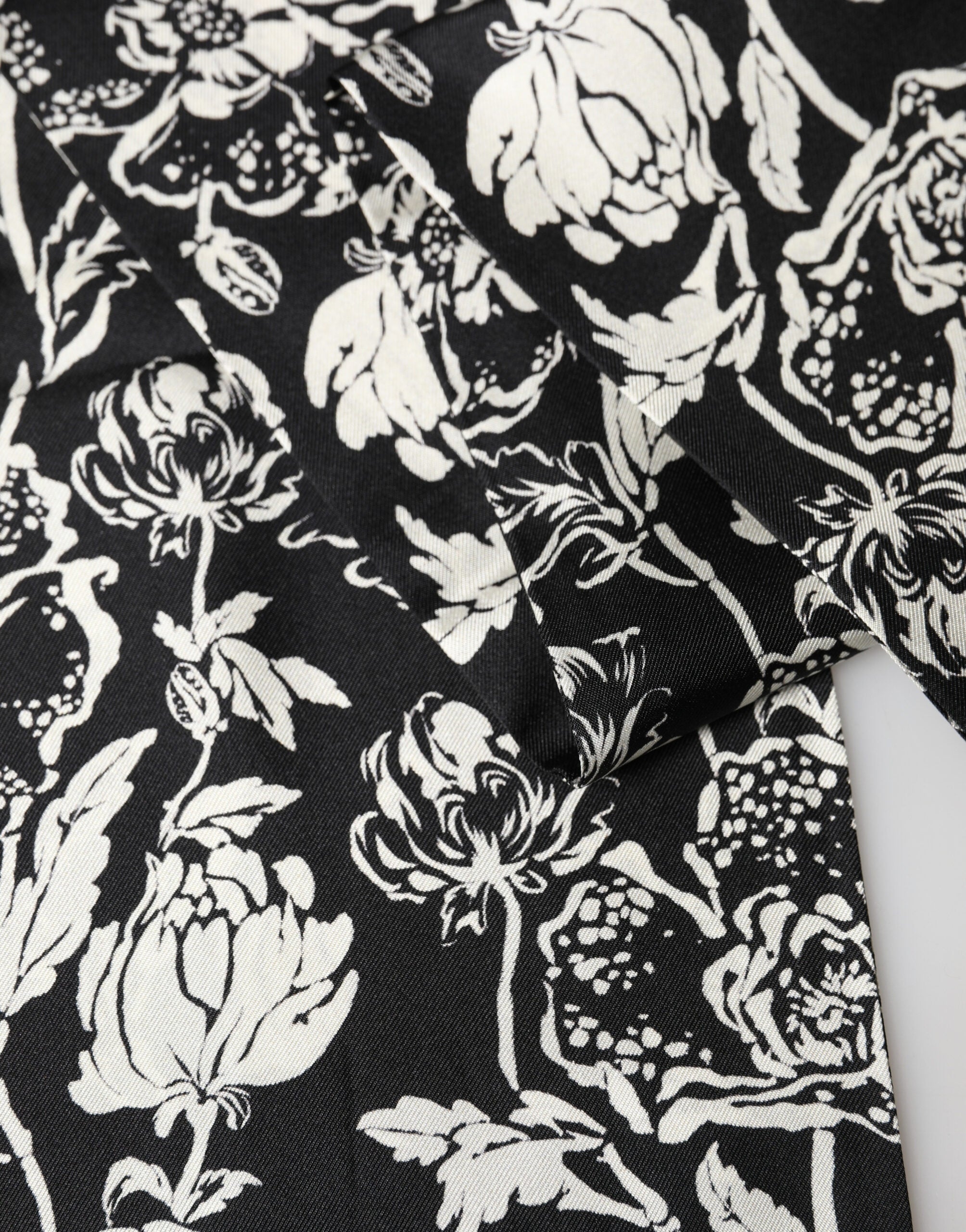 Authentic Designer Dolce & Gabbana Black White Silk Floral Print Fringe 136cm X 15.5cm  Scarf